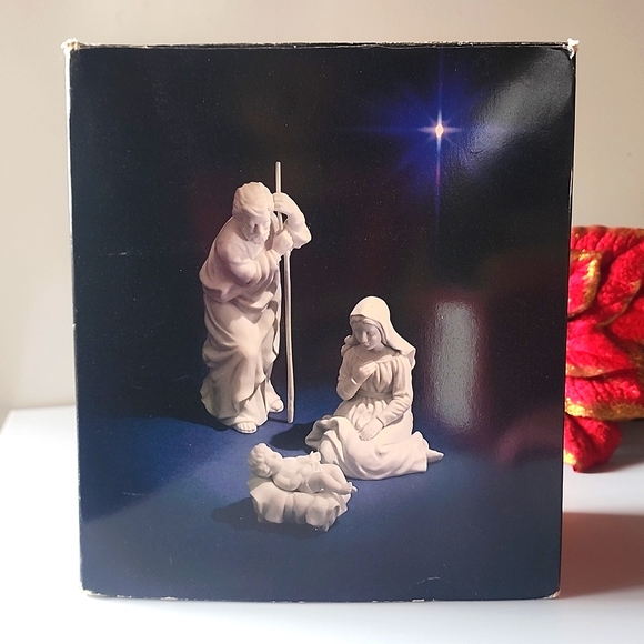 1991 Avon Nativity  Collectibles. Holy Family Three Porcelain Figurines. - Picture 3 of 9